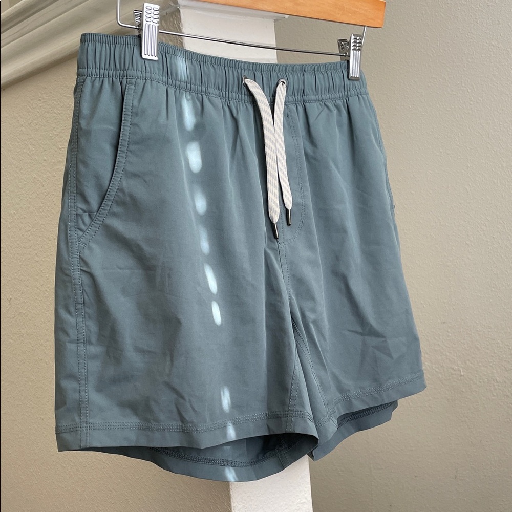 Vuori Kore Short in “Kashmir” blue